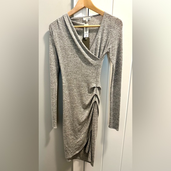 Aritzia Wilfred Free long sleeve wrap dress - Picture 2 of 4